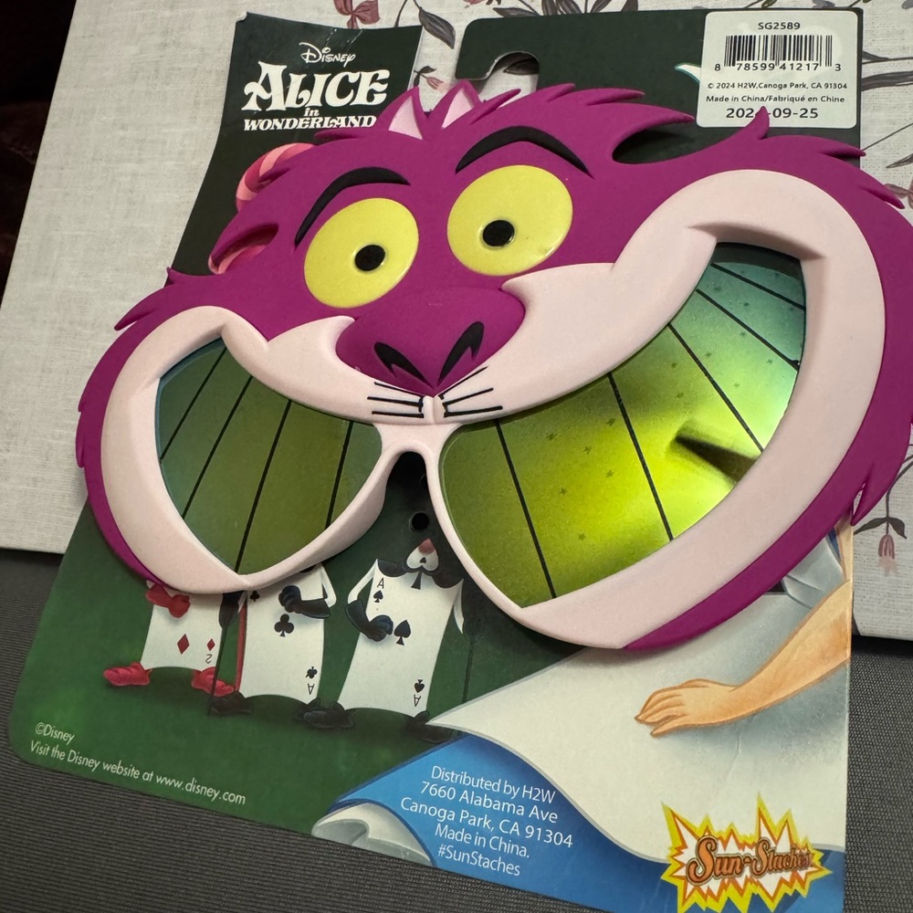 NWT Alice In Wonderland Sunglasses